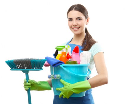 Detailed bathroom move out cleaning with tiles and fixtures